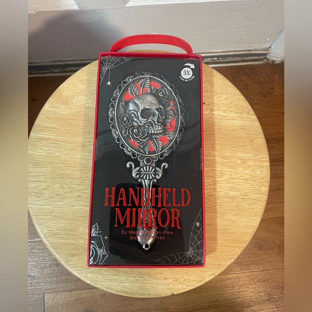 Skull Design Handheld Mirror - Picture 8 of 10